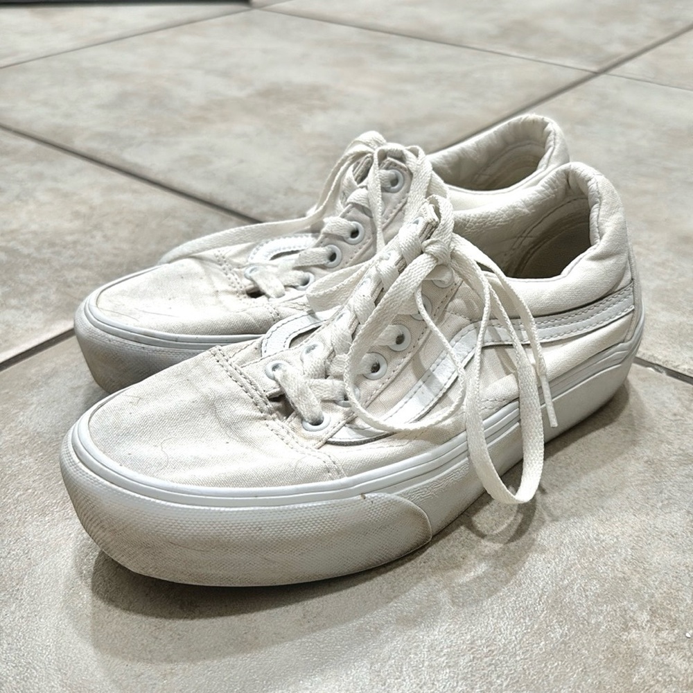 Old skool platform white vans